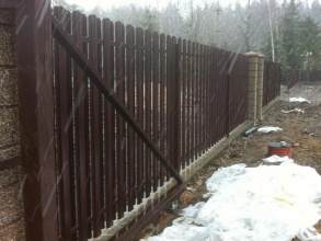 Забор из евроштакетника в шахматном порядке 122 метра фото в Анапе