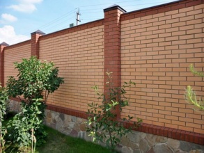 Кирпичный забор сплошной 80 метров фото в Анапе