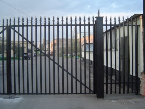 Сварные заборы с бетонированием столбов 12 метров фото в Анапе
