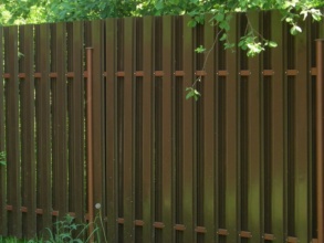 Забор из евроштакетника с бетонированием столбов 12 метров фото в Анапе