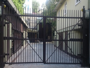 Распашные ворота решетчатые - пример 1 фото цена за метр