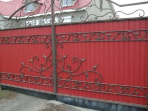 Кованые заборы с профнастилом 150 метров фото в Анапе