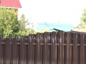 Забор из евроштакетника на ленточном фундаменте 10 метров фото в Анапе