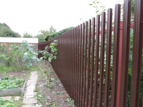 Забор из евроштакетника с забивными столбами 86 метров фото в Анапе