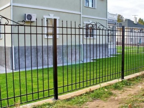 Сварные заборы на ленточном фундаменте 8 соток фото с установкой