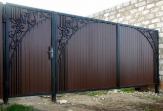 Распашные ворота из профнастила - пример 1 фото в Анапе