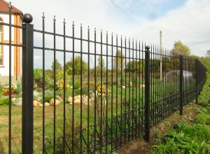 Сварные заборы с забивными столбами  12 метров фото в Анапе